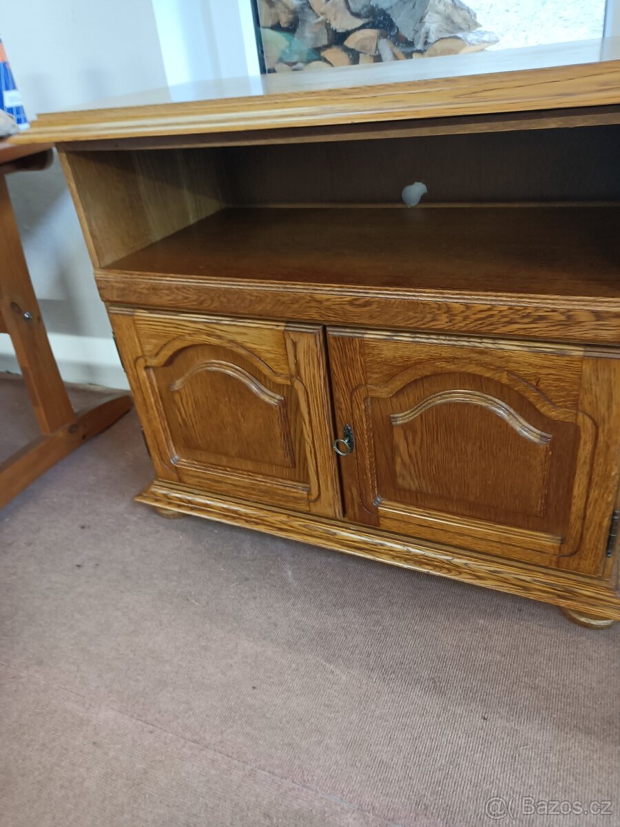 Rustikální komoda na elektroniku . - 5