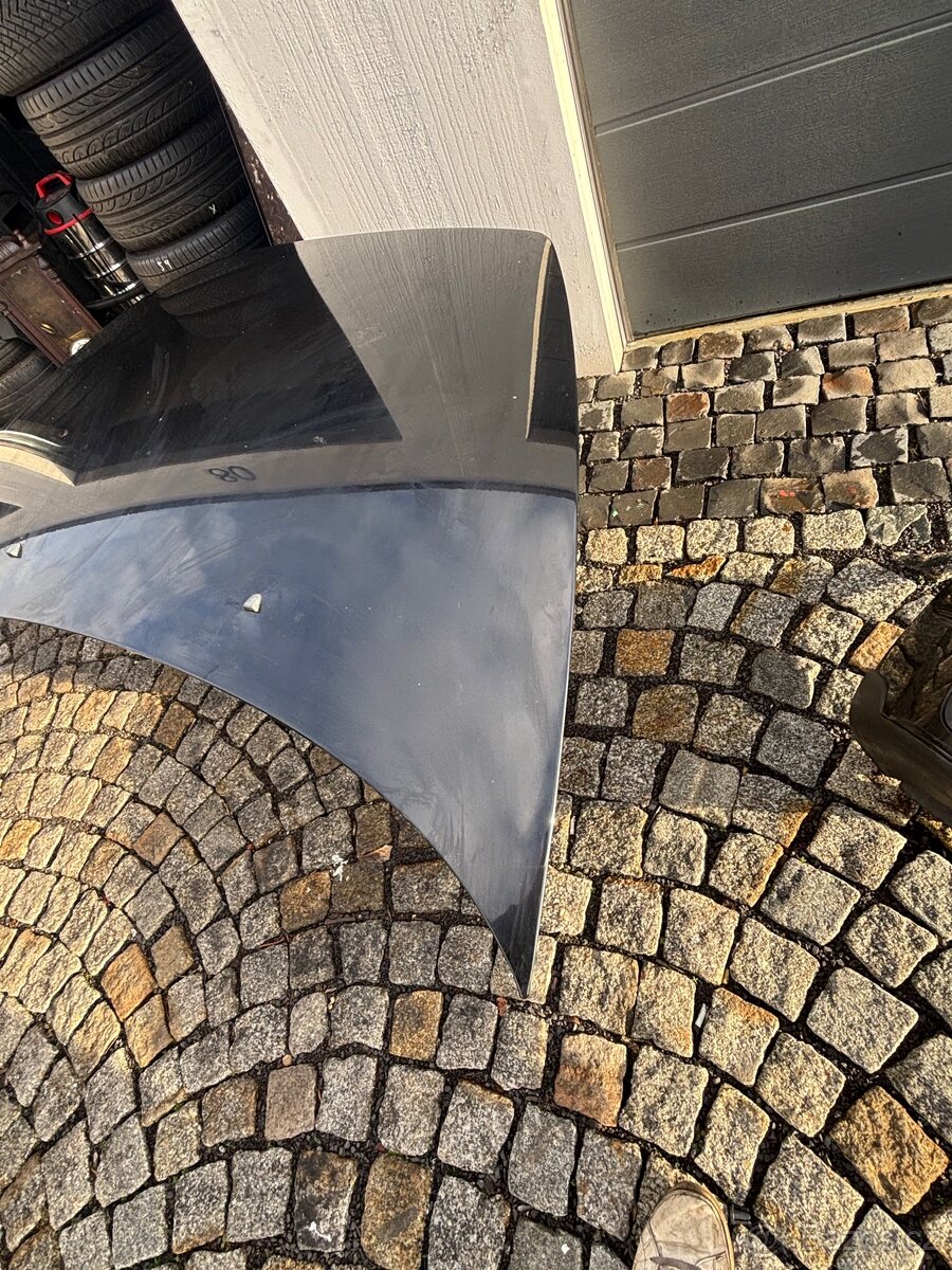 Volvo v50 - kapota - 5