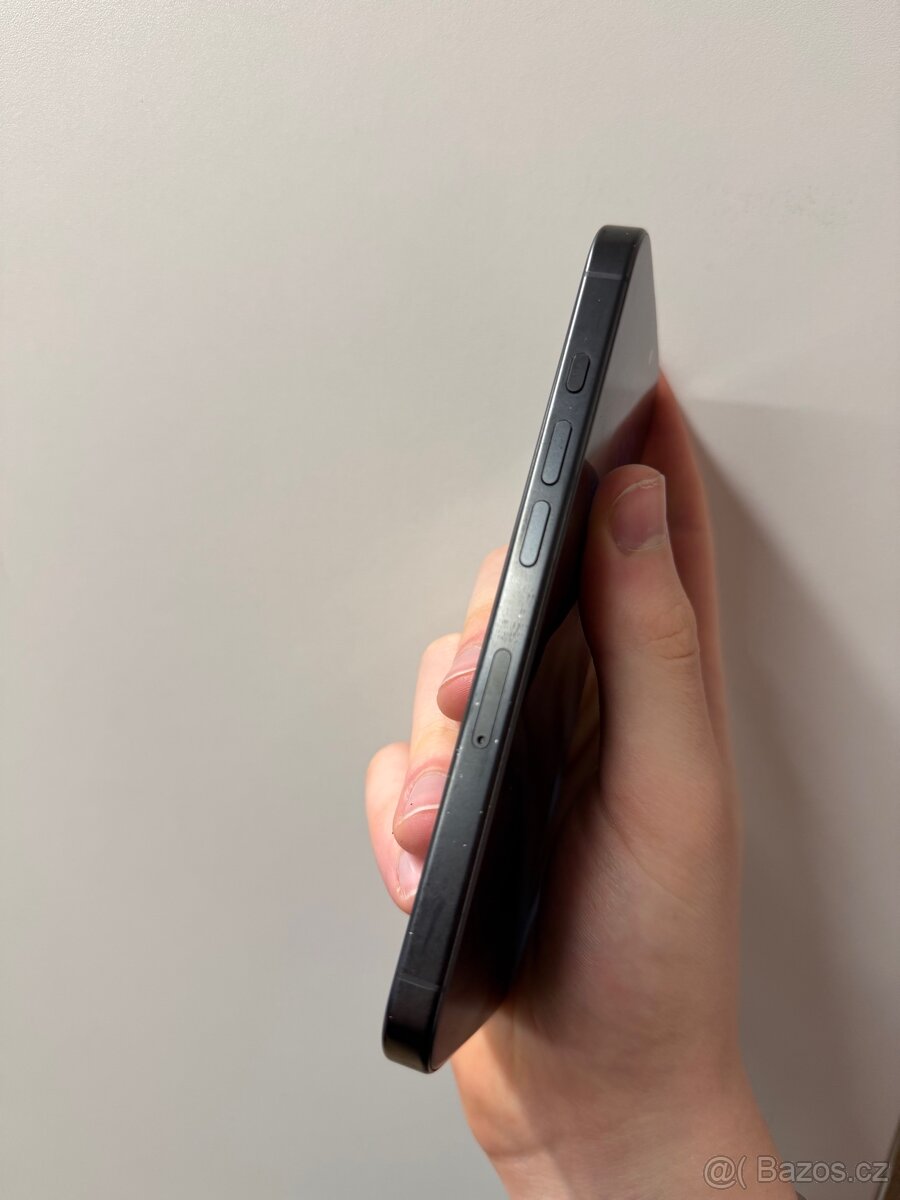 iPhone 16 Pro, baterie 98% - 5