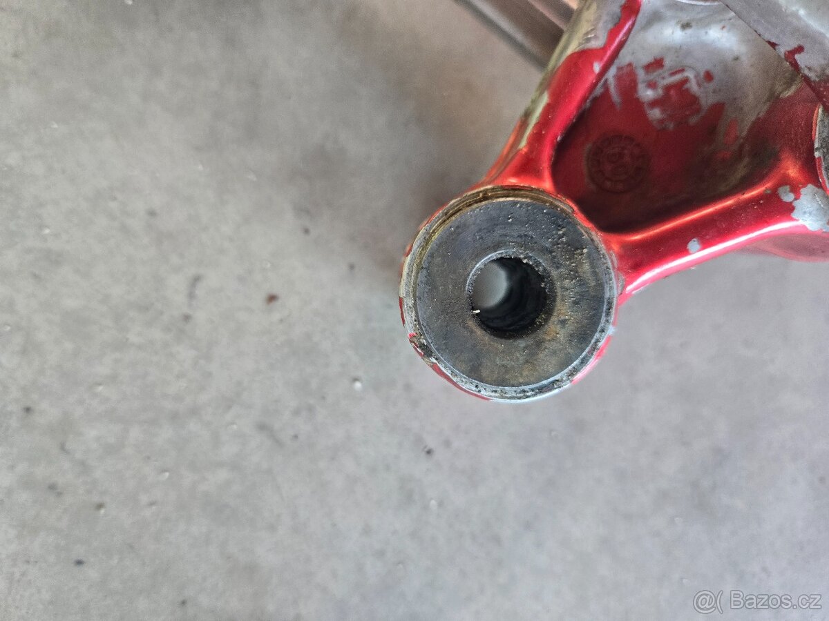 Přepakovani zadní kyvne vidlice husqvarna 125