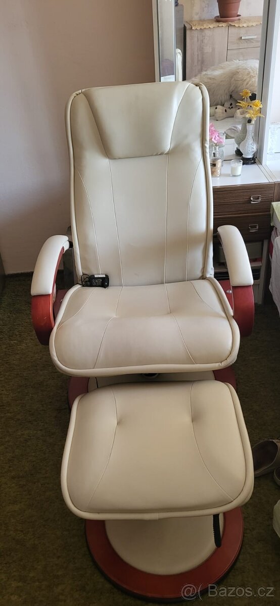 Masážní křeslo – výborný stav, pohodlné, s podnožkou - 5