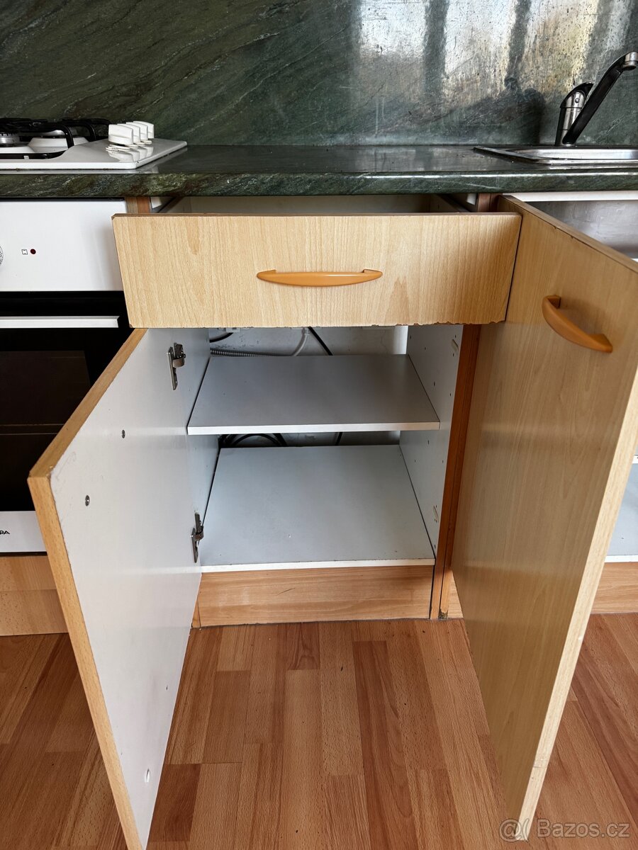 Kuchyňská linka s dřezem a spotřebiči - 5