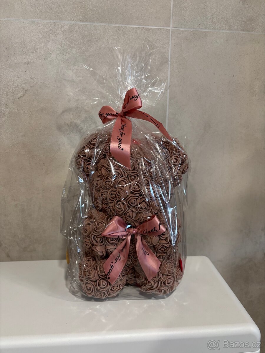 Medvídek z pěnových růží - 5