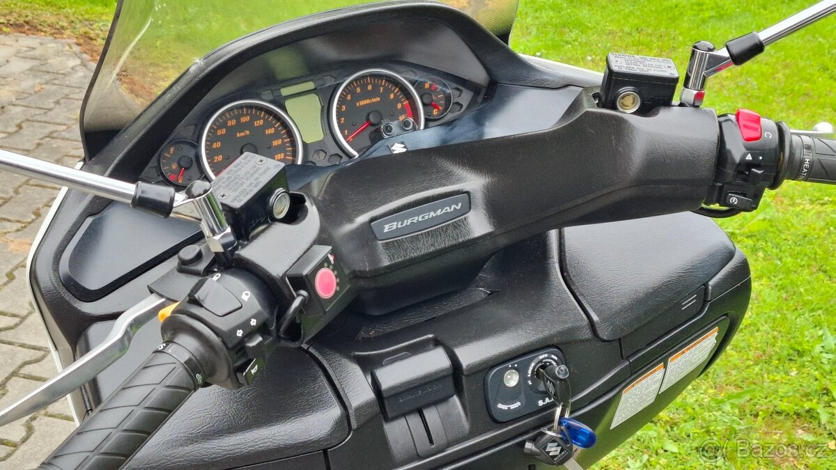 Suzuki Burgman 400 - r. 2011, najeto 42.318 km - 5