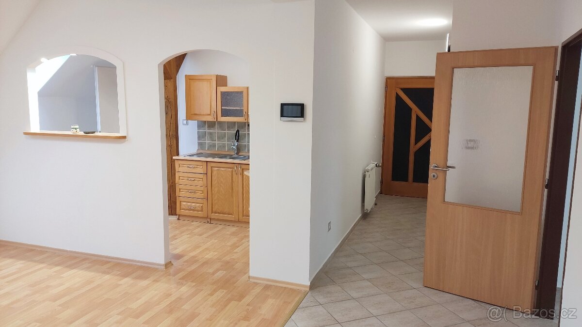 Byt 2+1 v rodinném domě u náměstí - Sedlčany - 5