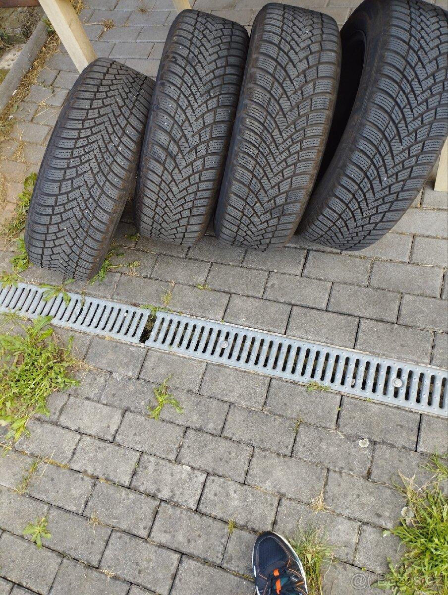 Zimní gumy 205/55/16 + plechy - 5