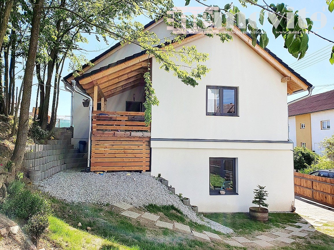 Exkluzivně nabízíme na prodej rodinný dům s dvěma bytovými j - 5