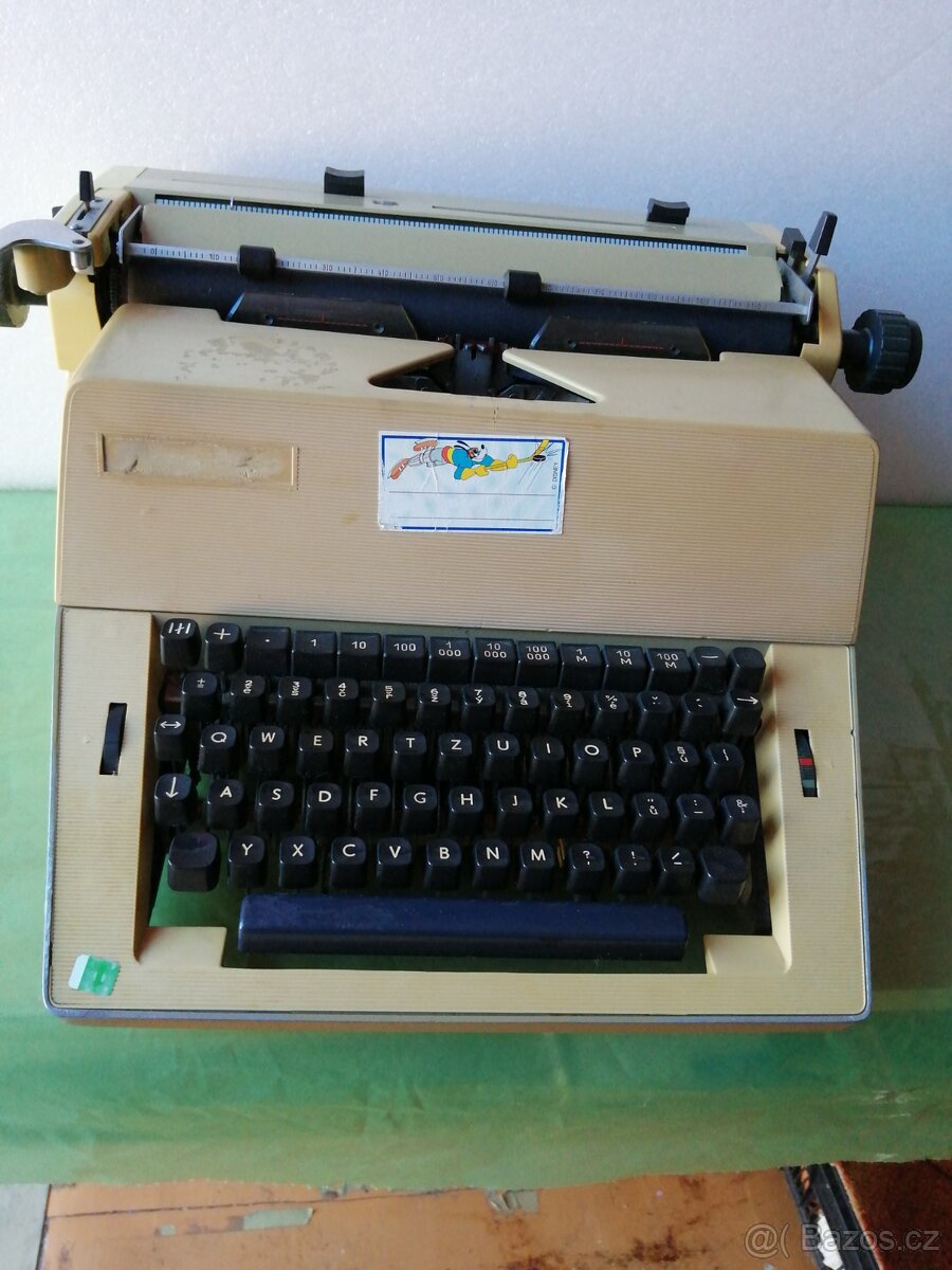 Prodám mechanicky psací stroj Konsul - 5