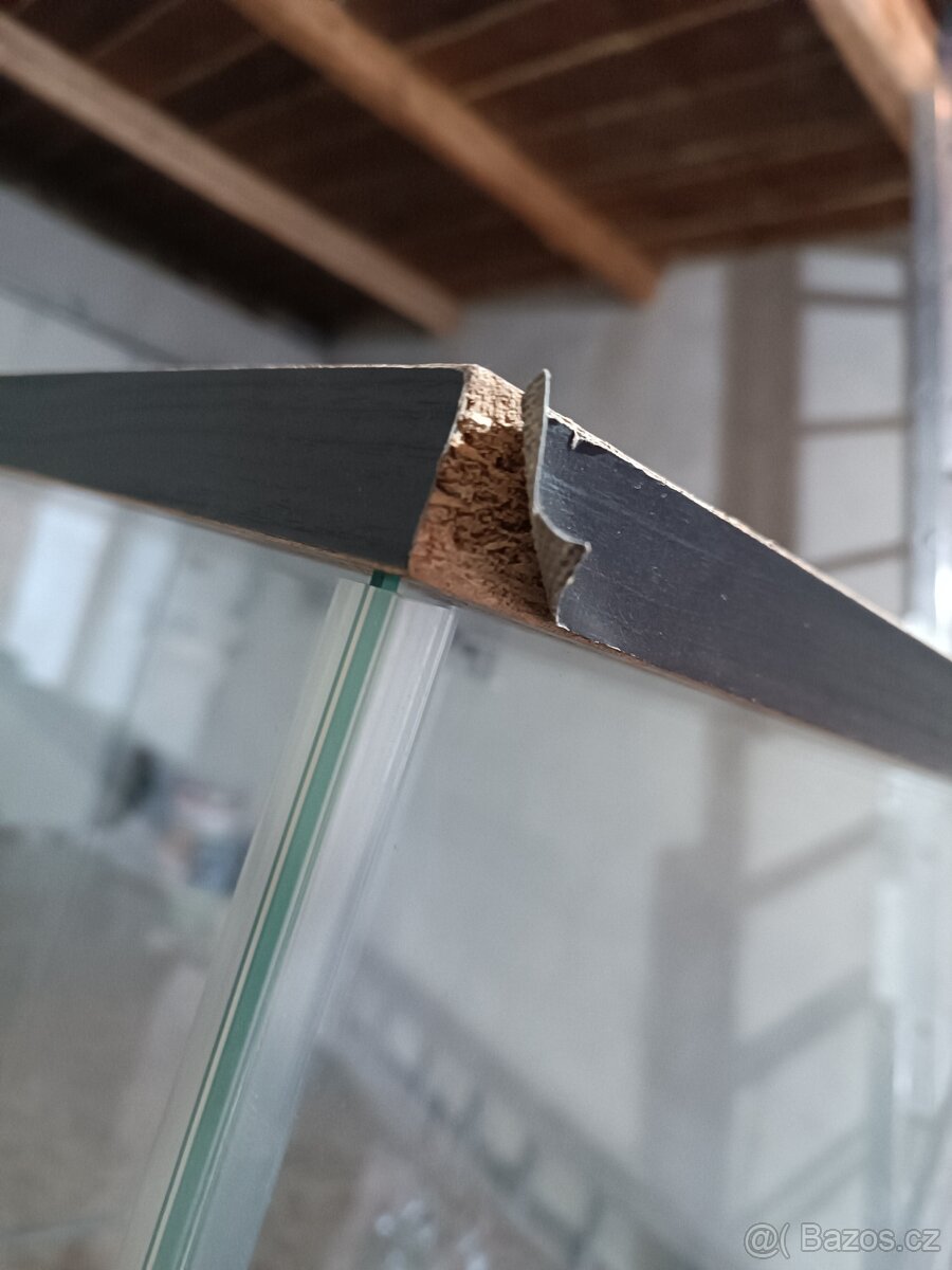 Skleněná vitrína od ikei - 5