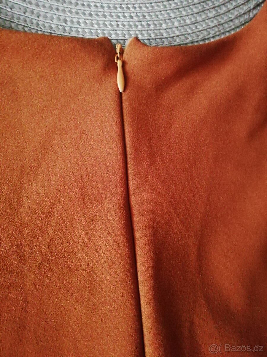 Rezavé šaty s volány - 5