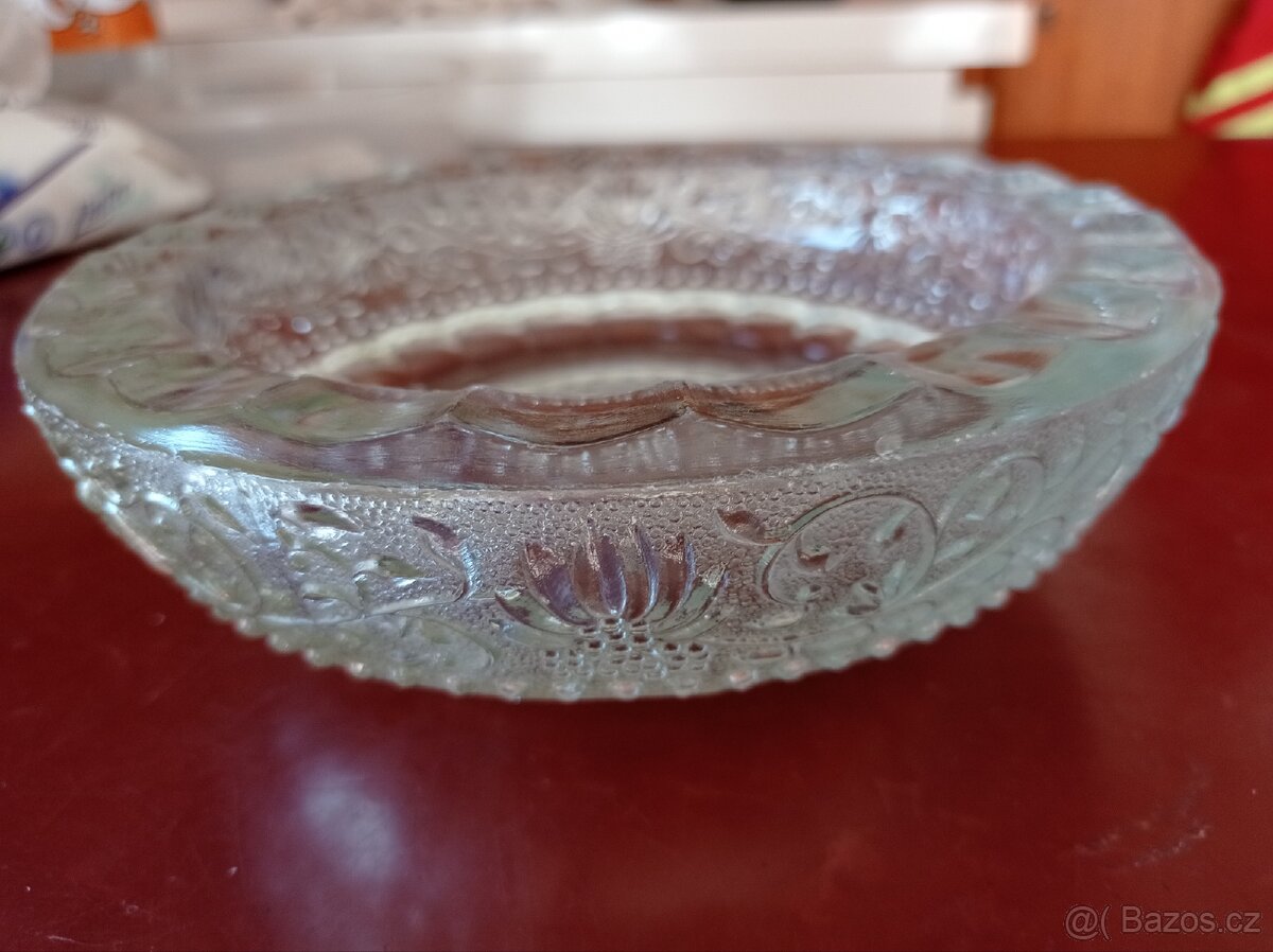 Skleněný popelník - 5