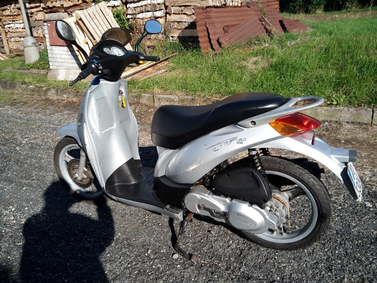 Prodám skútr MALAGUTI CIAK 150 4T r.v 2002 - 5