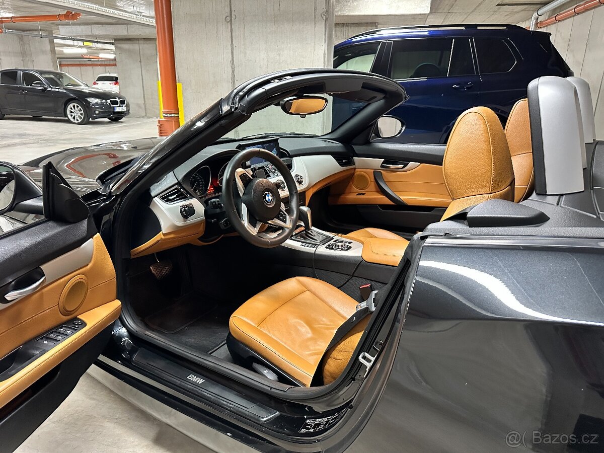 BMW Z4 sDrive 23i E89, schwarz metallic + hnědá kůže, výbava - 5