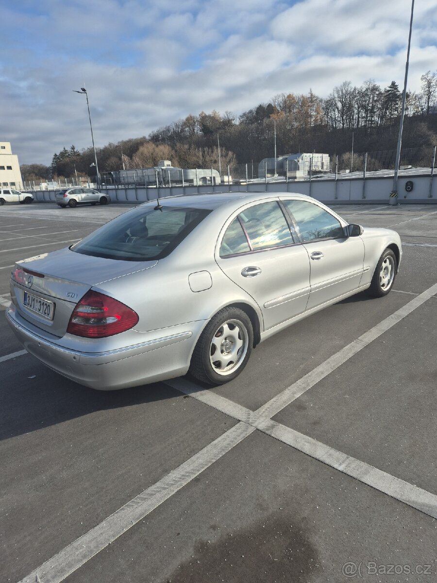 Mercedes-Benz W211 E 220 CDI - 5