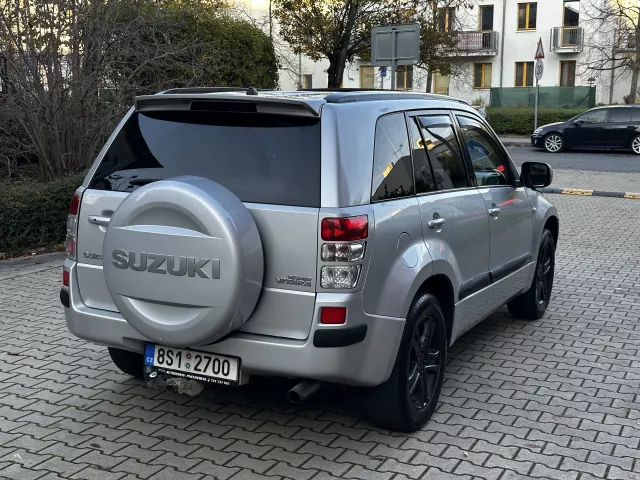 Suzuki Grand Vitara II 2.0i LPG 4x4 Kůže Xenony Tažné Šíbr - 5