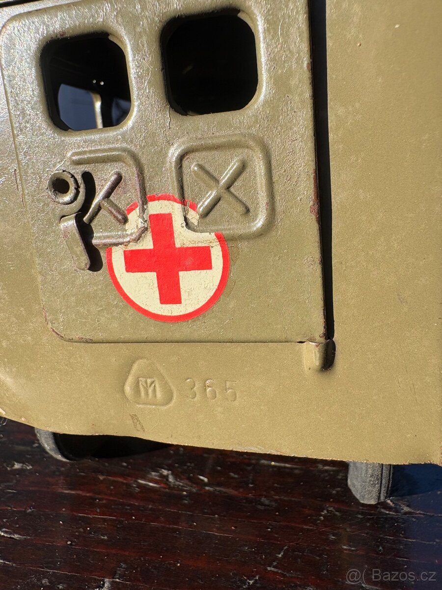 Tatra 805 sanitka na klíček - 5