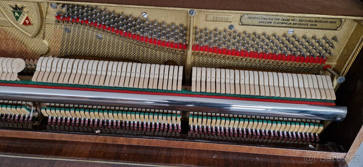 Piano Petrof K114 - 5