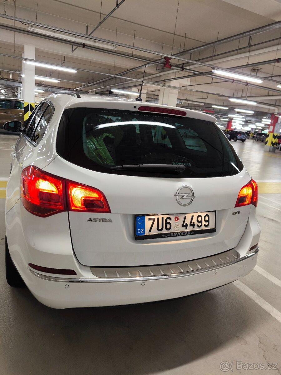 Opel Astra sport tourer 2013 - 5