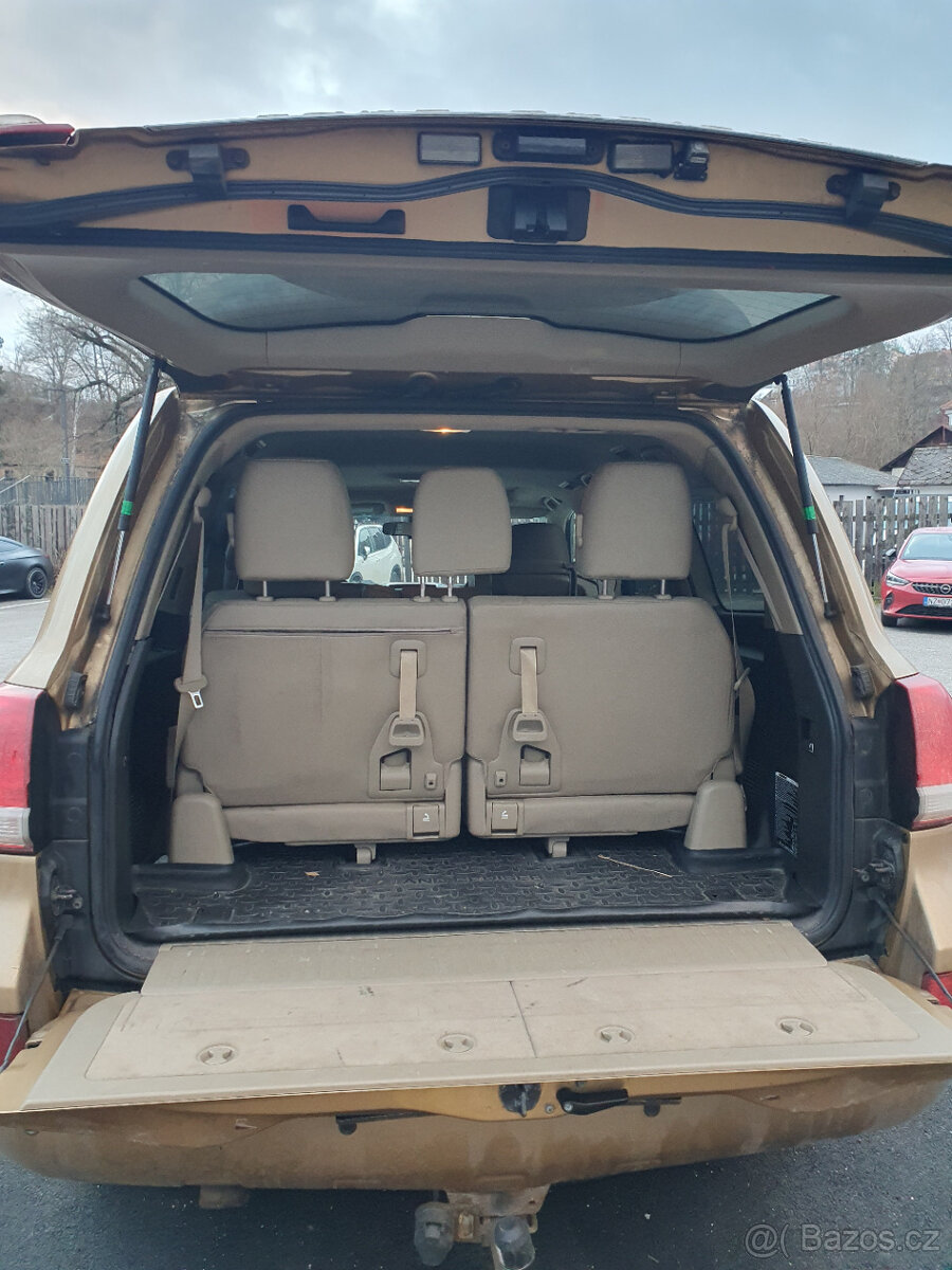 Toyota Land Cruiser 200