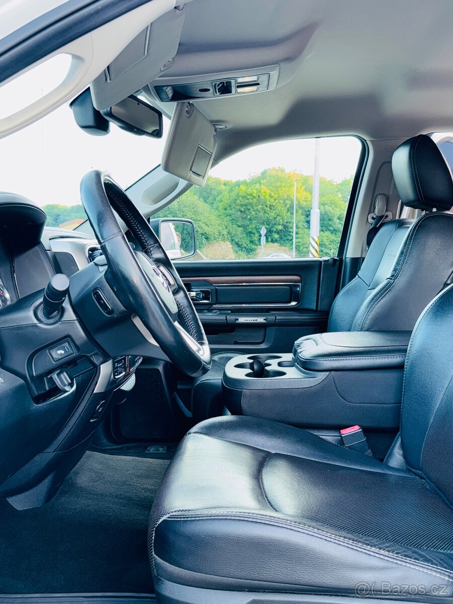 Dodge Ram 1500 Laramie Crew Cab