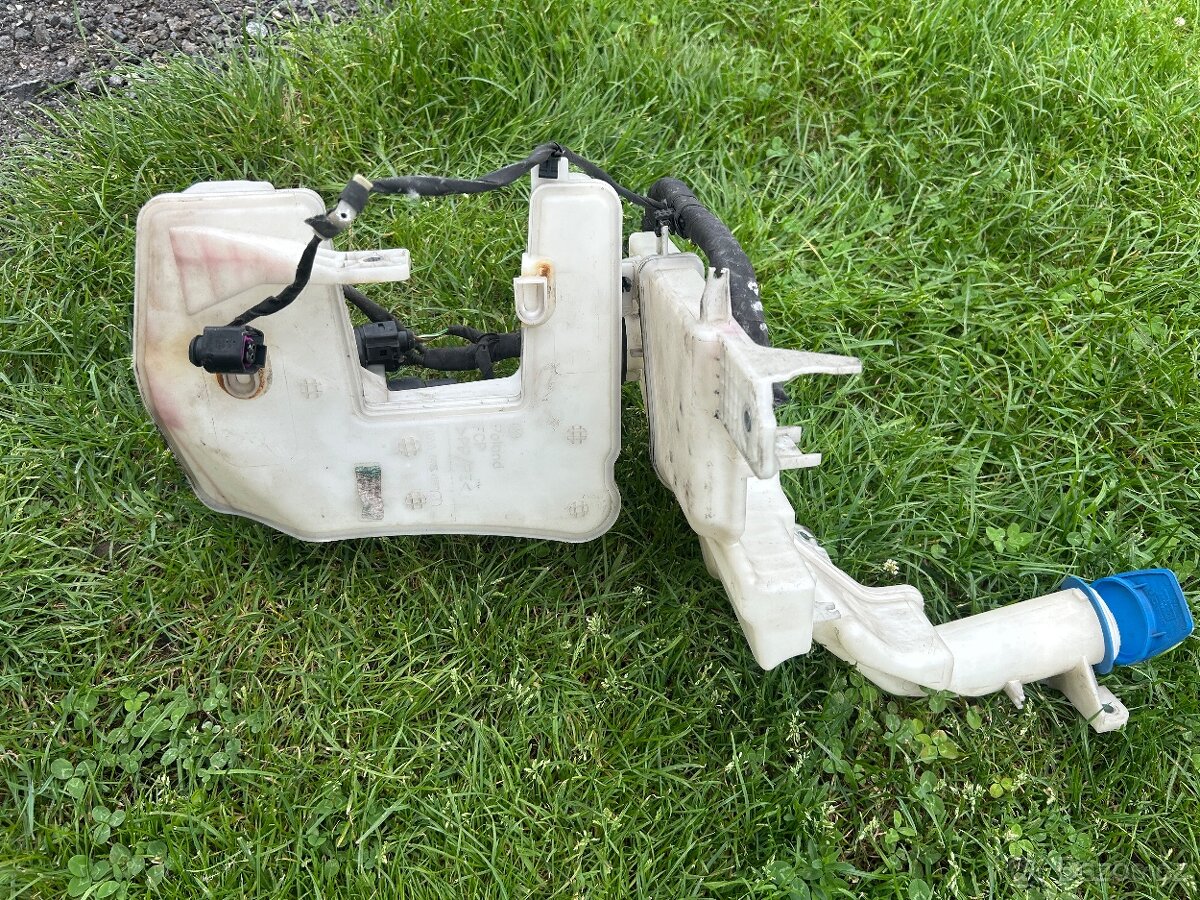 Nádobka ostřikovačů s čerpadly- Passat B7 - 5