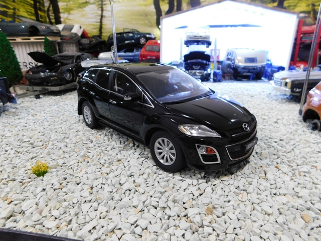 model auta Mazda CX7 1:18 čierna farba - 5