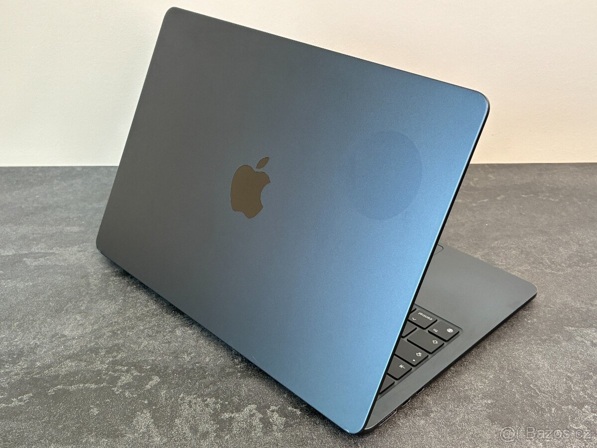 MacBook Air 13'' 2022 / M2 / 16GB / 256GB SSD - 5