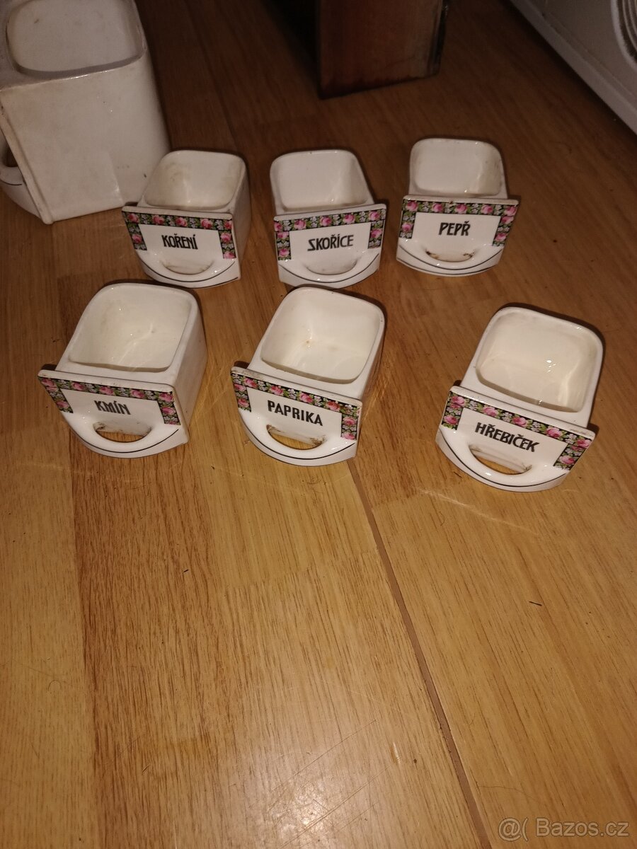 Krásné staré kořenky růžičky D. Urbach - 5