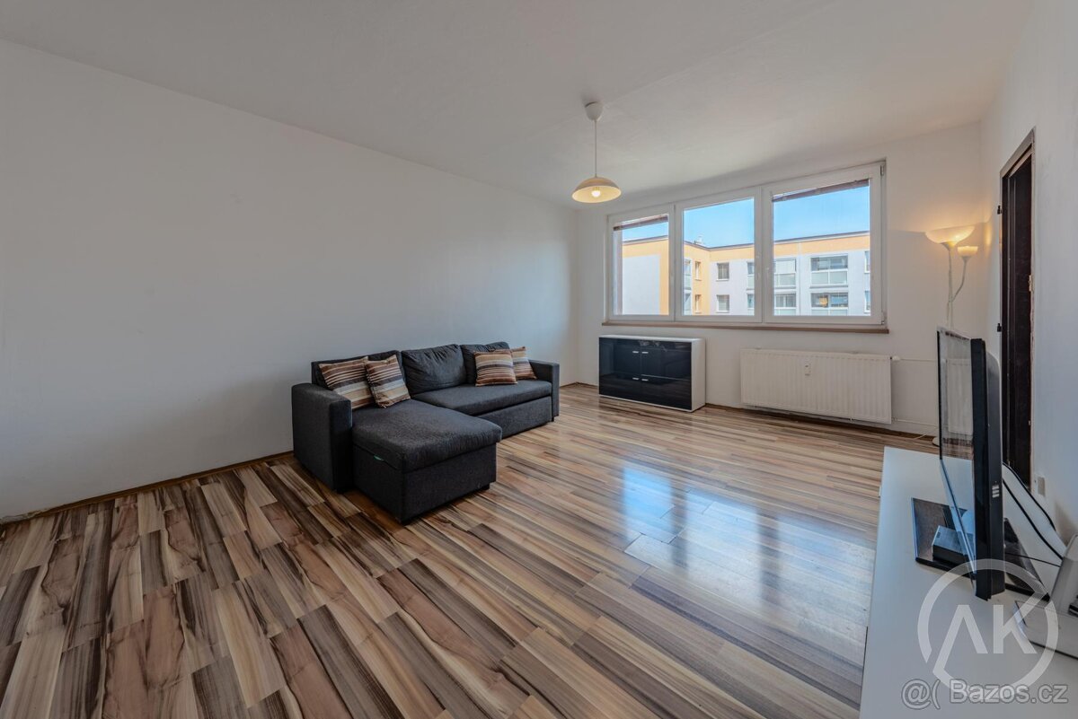 Pronájem bytu 3+1 s lodžií, ul. Jana Maluchy 73 - 5