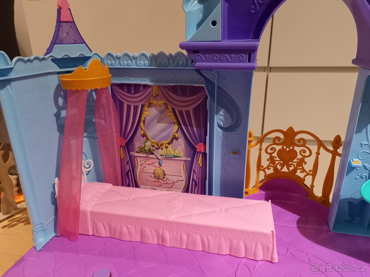 Palác Disney, domeček pro panenky - 5