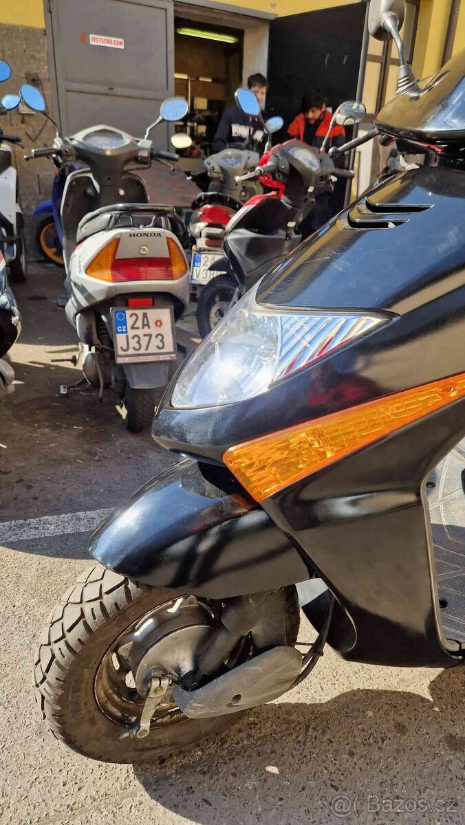 Rozvoz jídla na skútru Honda (Pronájem skútrů) - 5