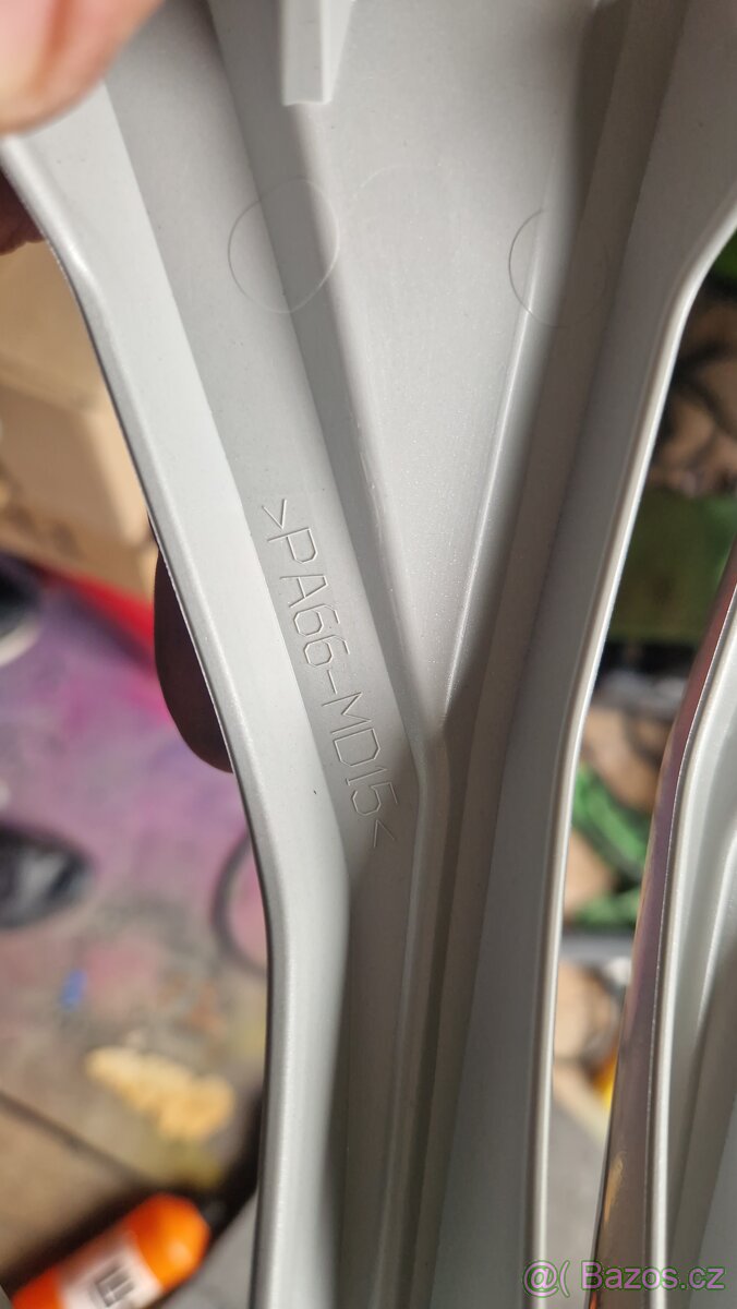 Sada nových originálních VW krytů kol. R17 - 5