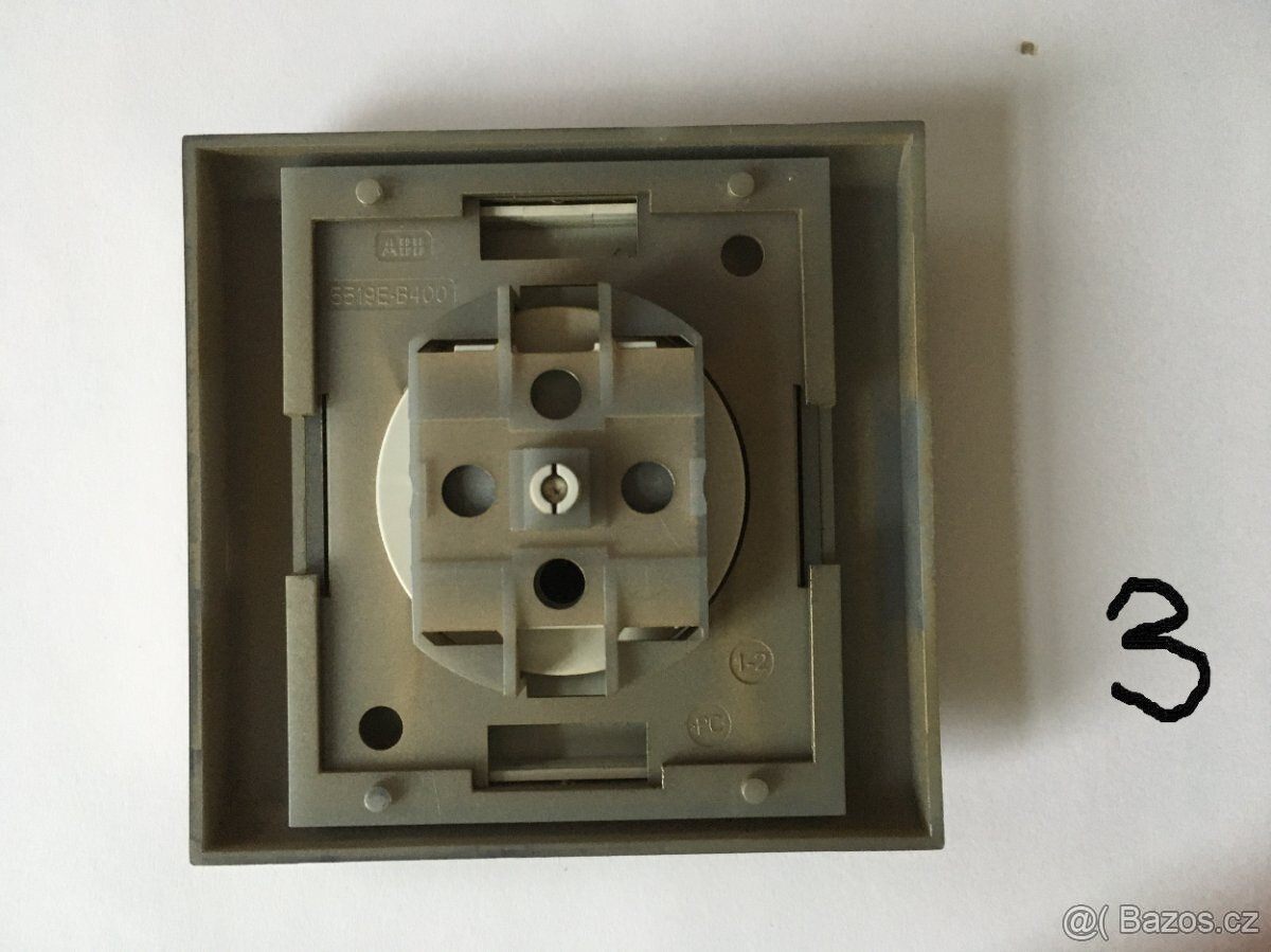 Vypínač/dvojzásuvky Schneider - 5