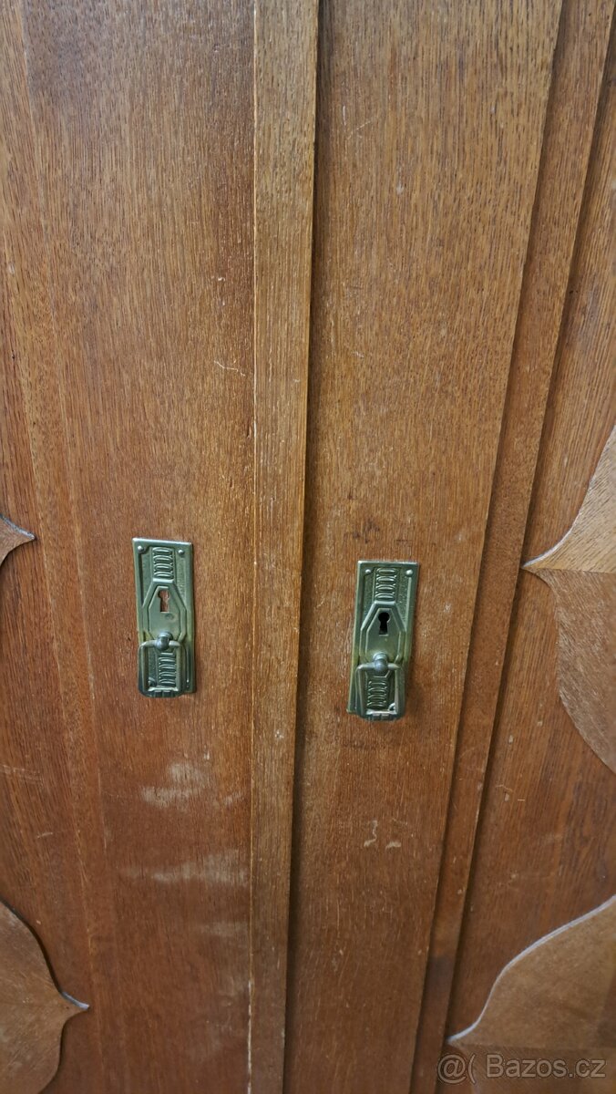 Historický dubový nábytek s rudým mramorem - 5