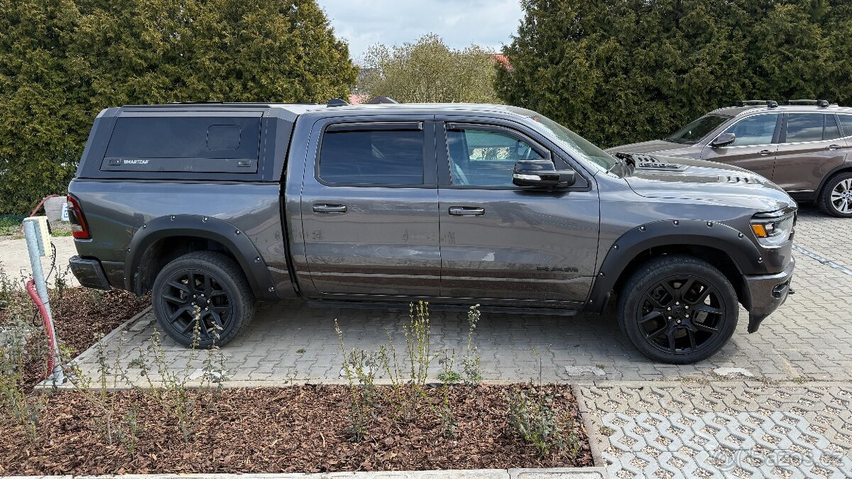 Dodge RAM 1500 laramie 5.7 V8 původ ČR