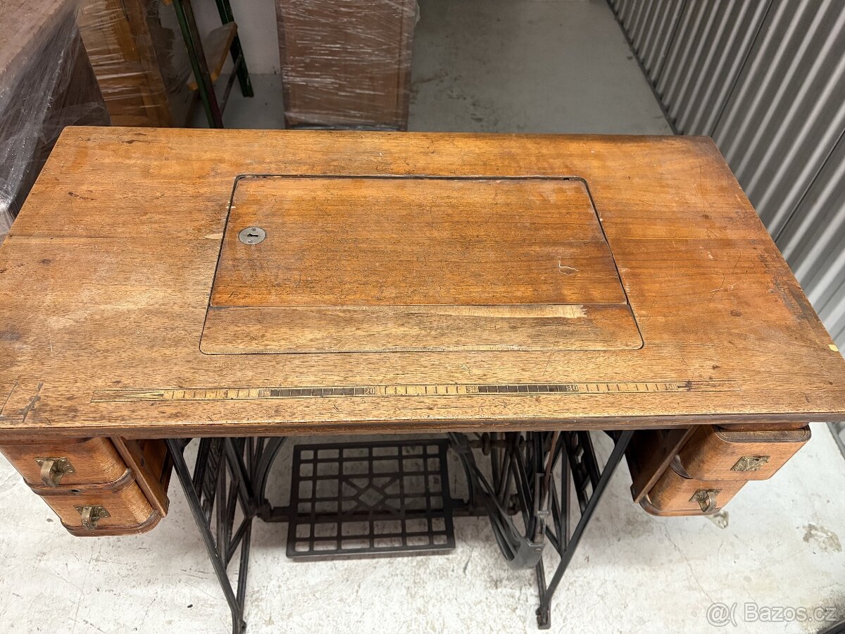 Starožitný šicí stroj Robin - 5