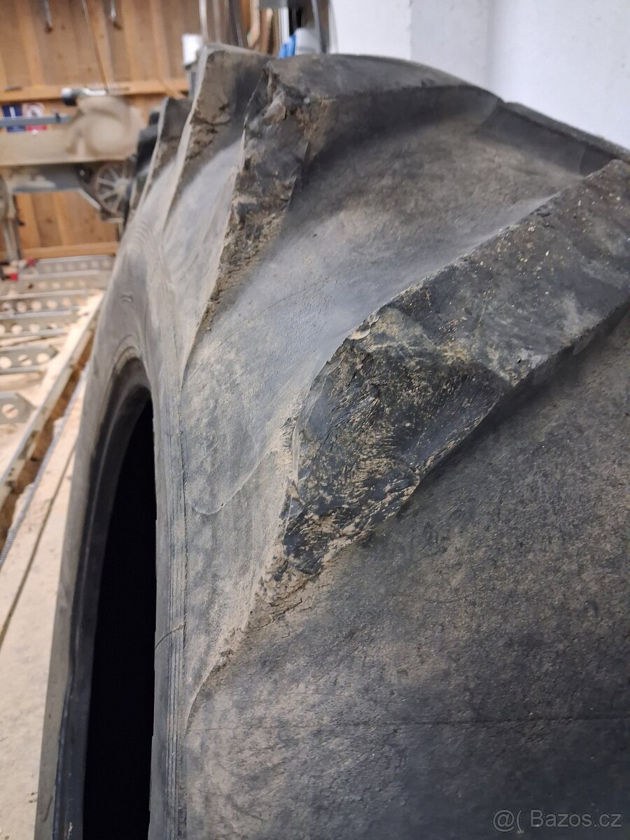 prodám pneu 16,9-30 - 5