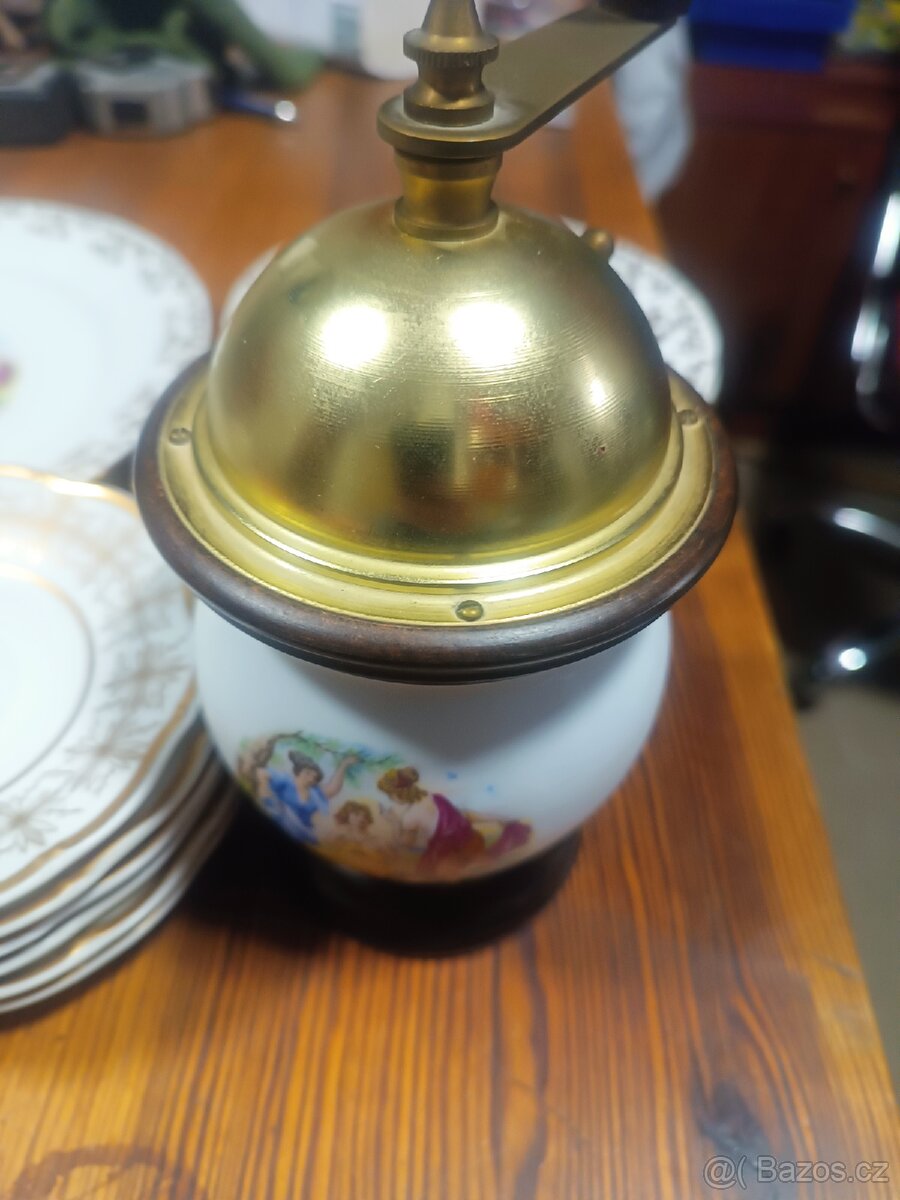 Nádobí a mlýnek starožitný - 5