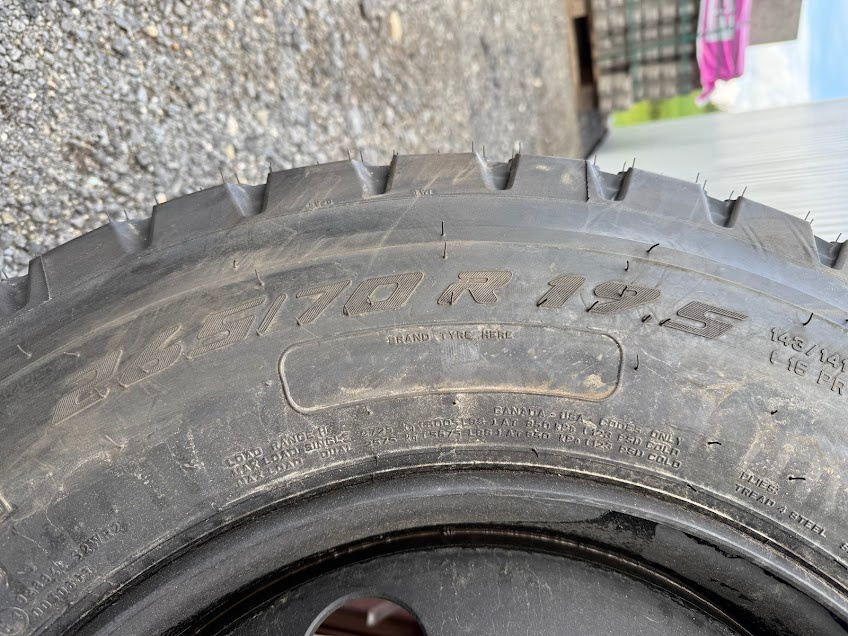 Pneu Pirelli MG-01 265/70 R19,5 nové - 5