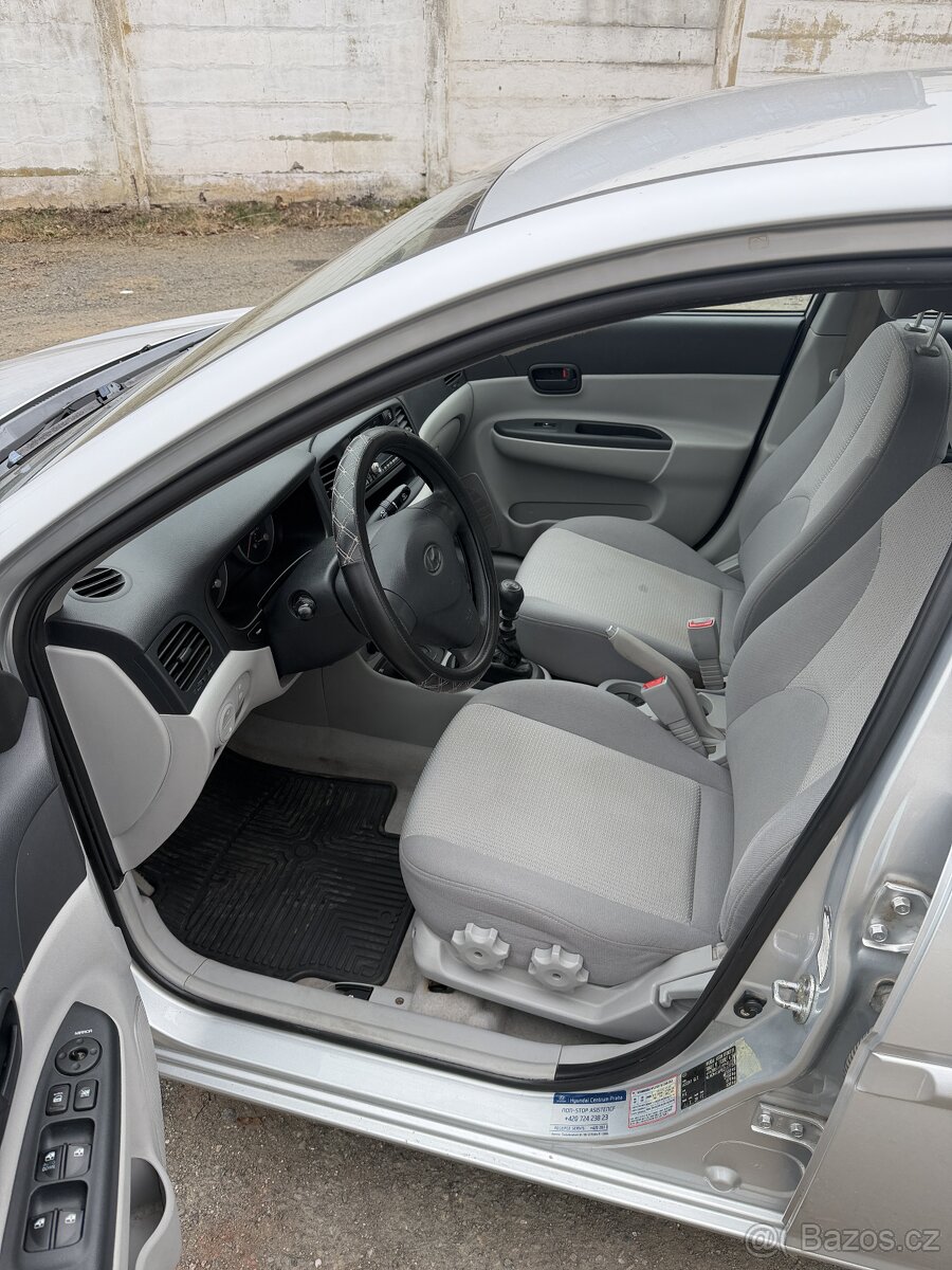 Hyundai Accent - 5