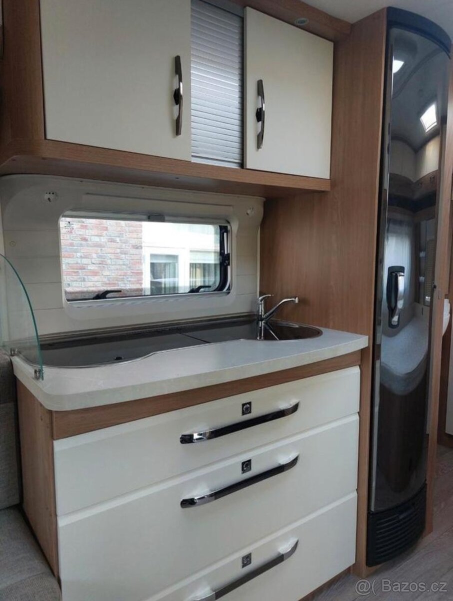 Prodám karavan Hobby 460 ufe, r.v.2020 + předstan + markýza. - 5
