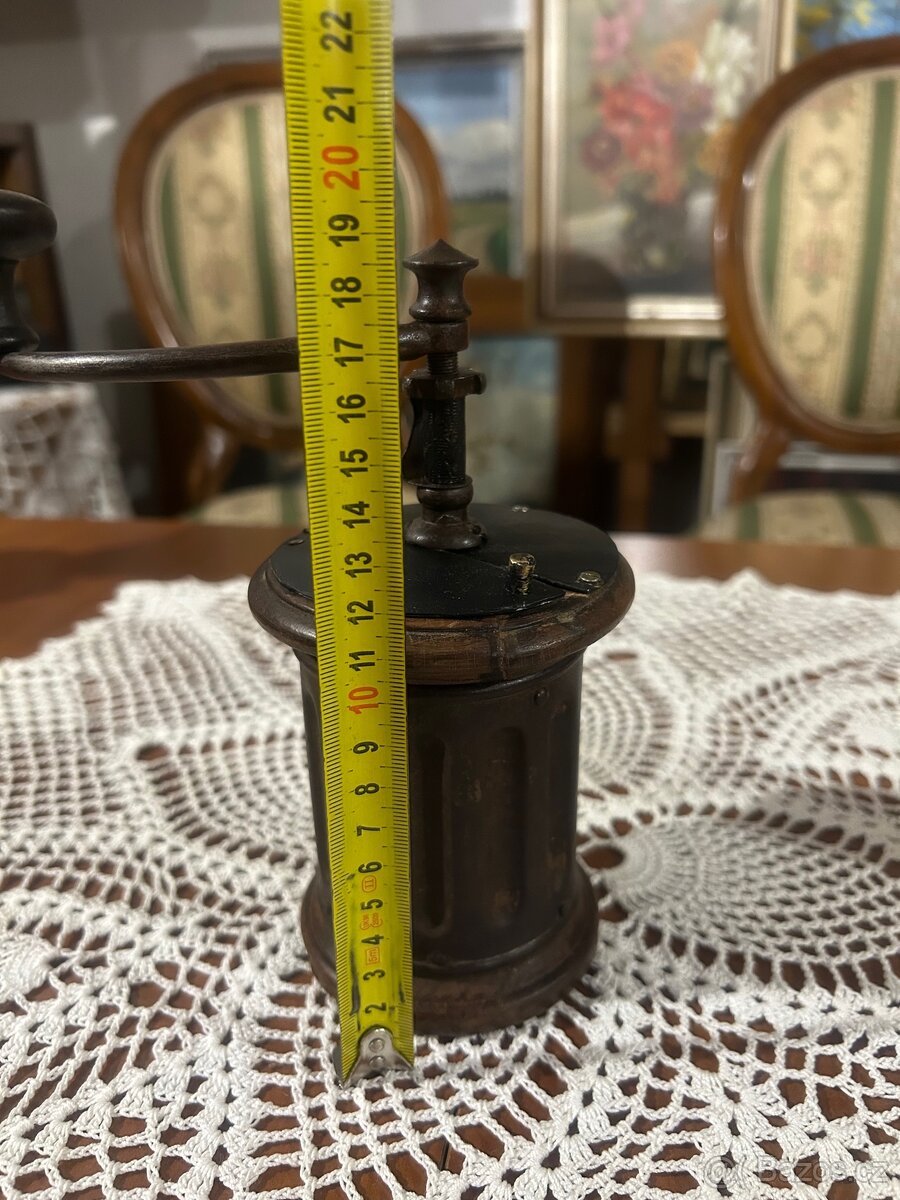 Starožitný kávový mlýnek přelom 19./20. století - 5