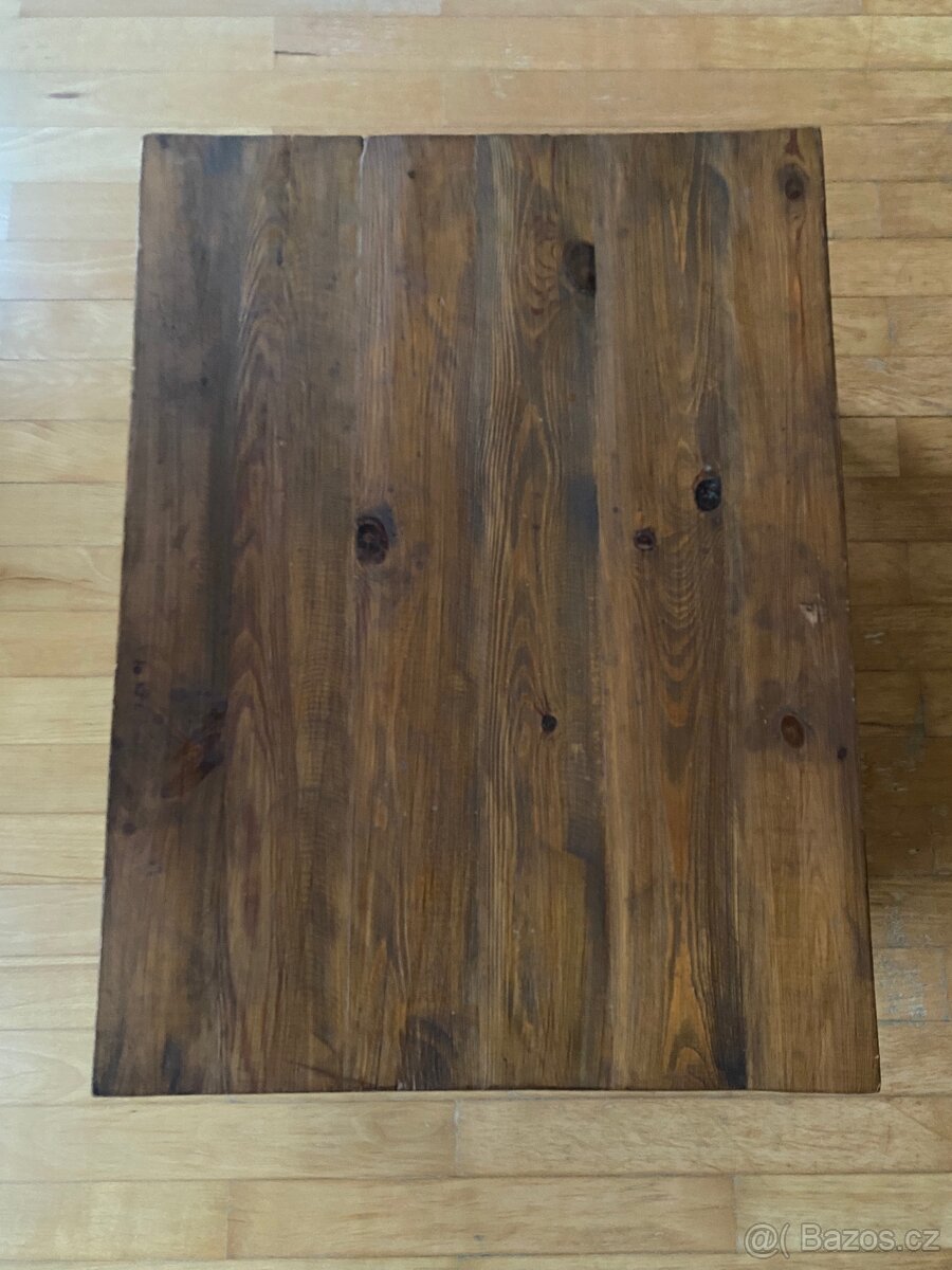 Ručně zhotovený stolek - 5
