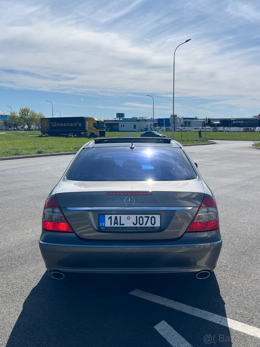 Mercedes E320 - 5