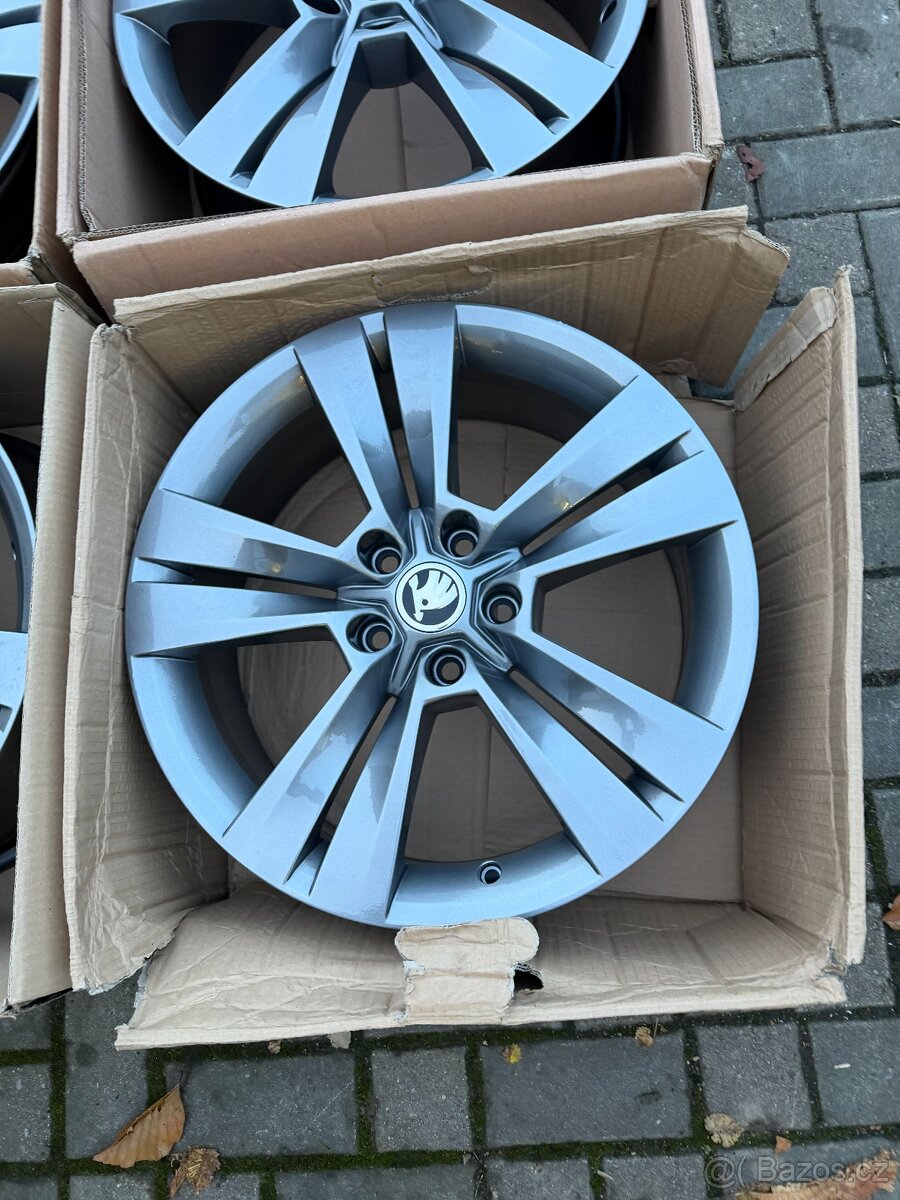 ORIGINÁL Alu Škoda MYTIKAS R18, 5x112 - TOP STAV - 5