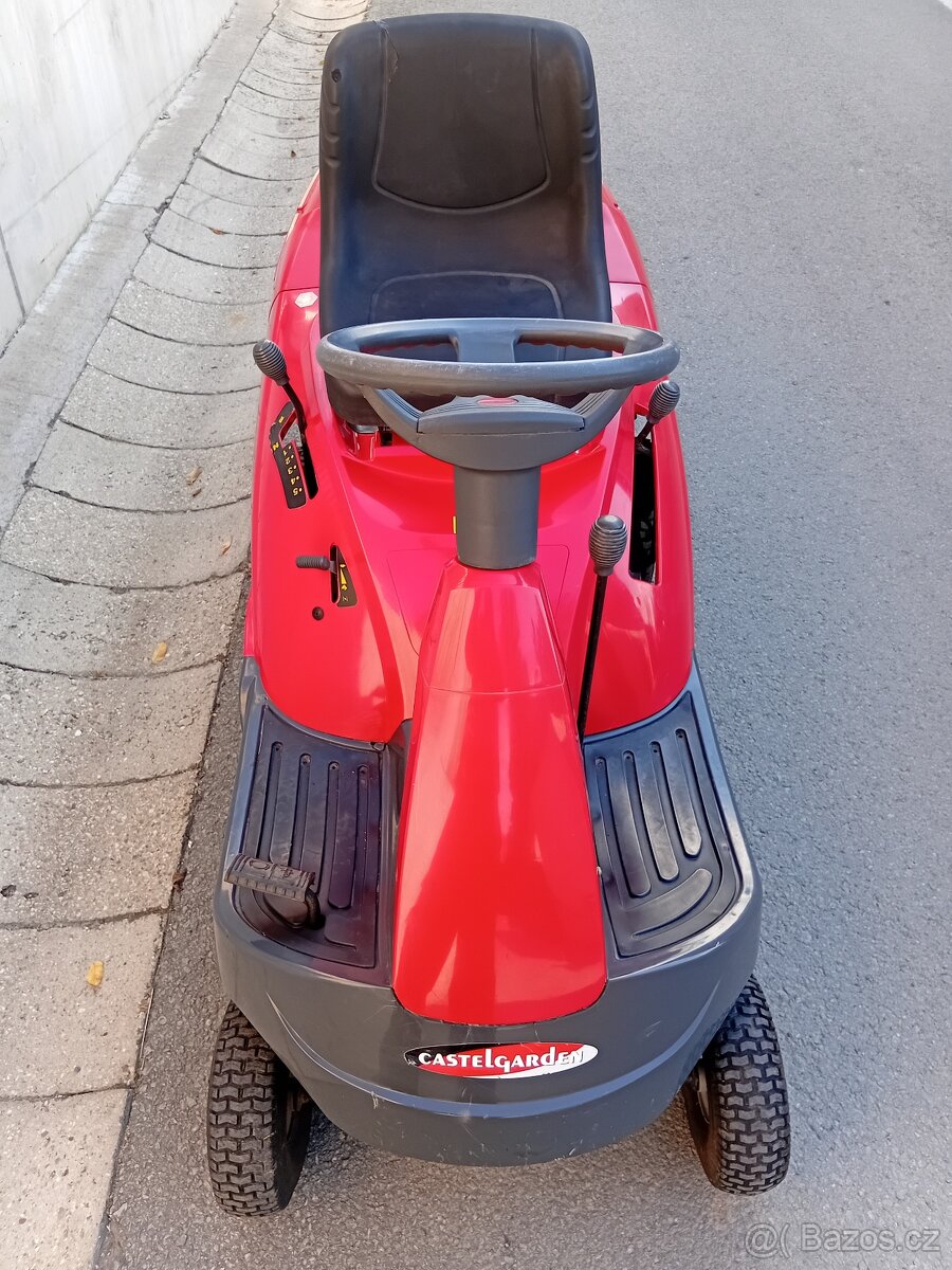 Prodám zahradní traktor Castelgarden XF130 12.5Hp - 5