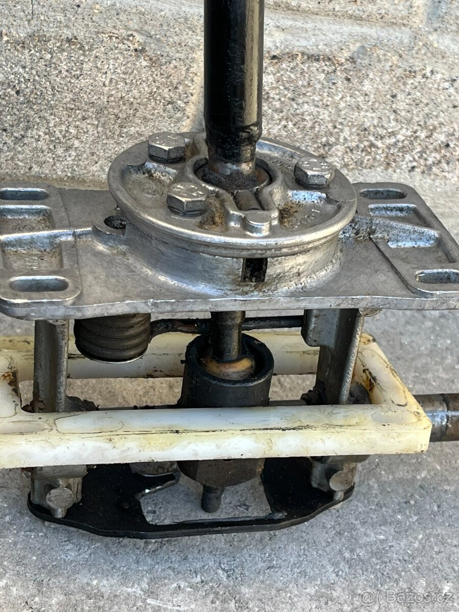 ŠKODA 130 - 136 RAPID, kulisa řazení 5kvalt - 5