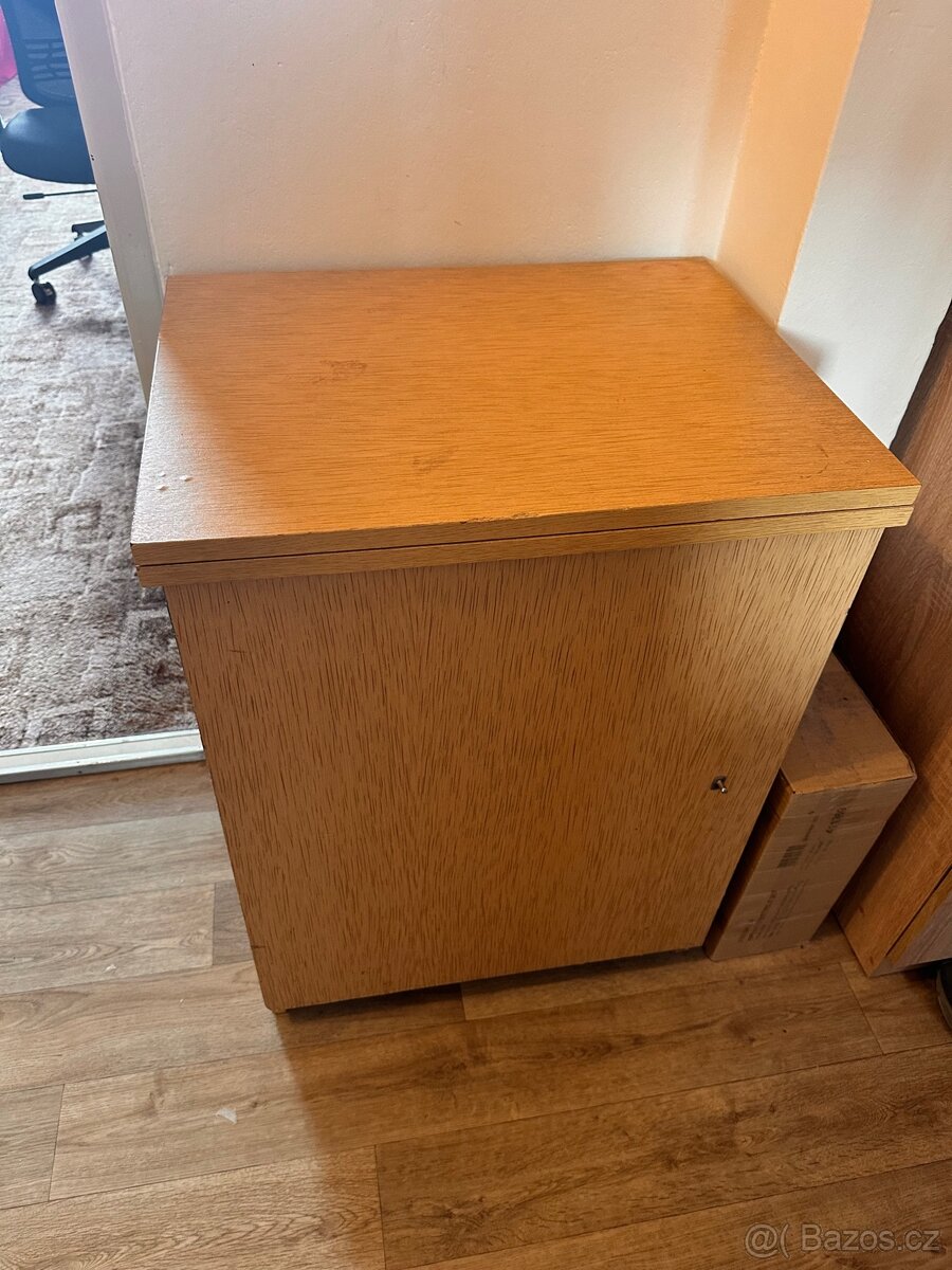 Starý šicí stroj - 5