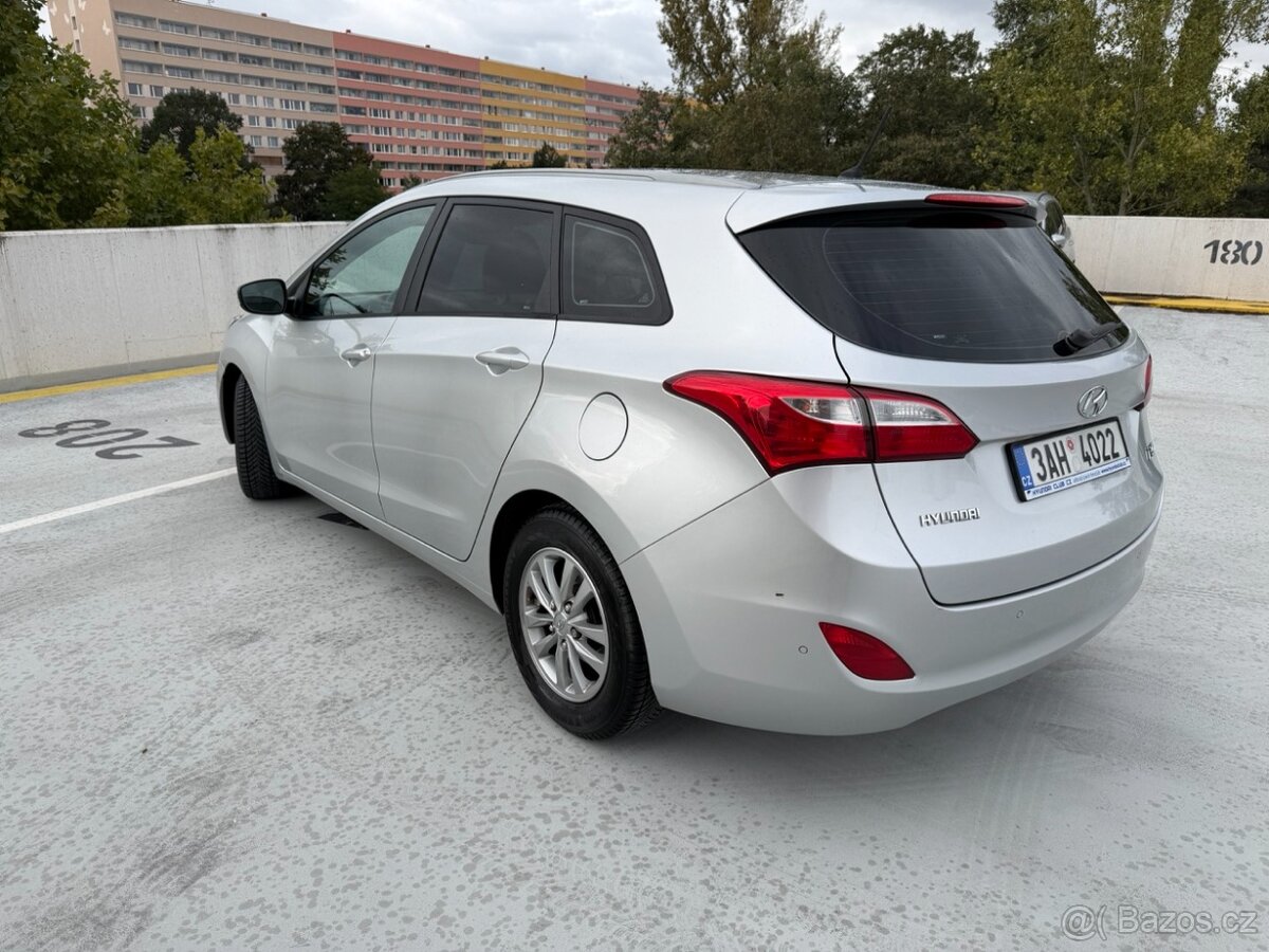 Hyundai i30 1.6 CRDi/81kW Trikolor - 5