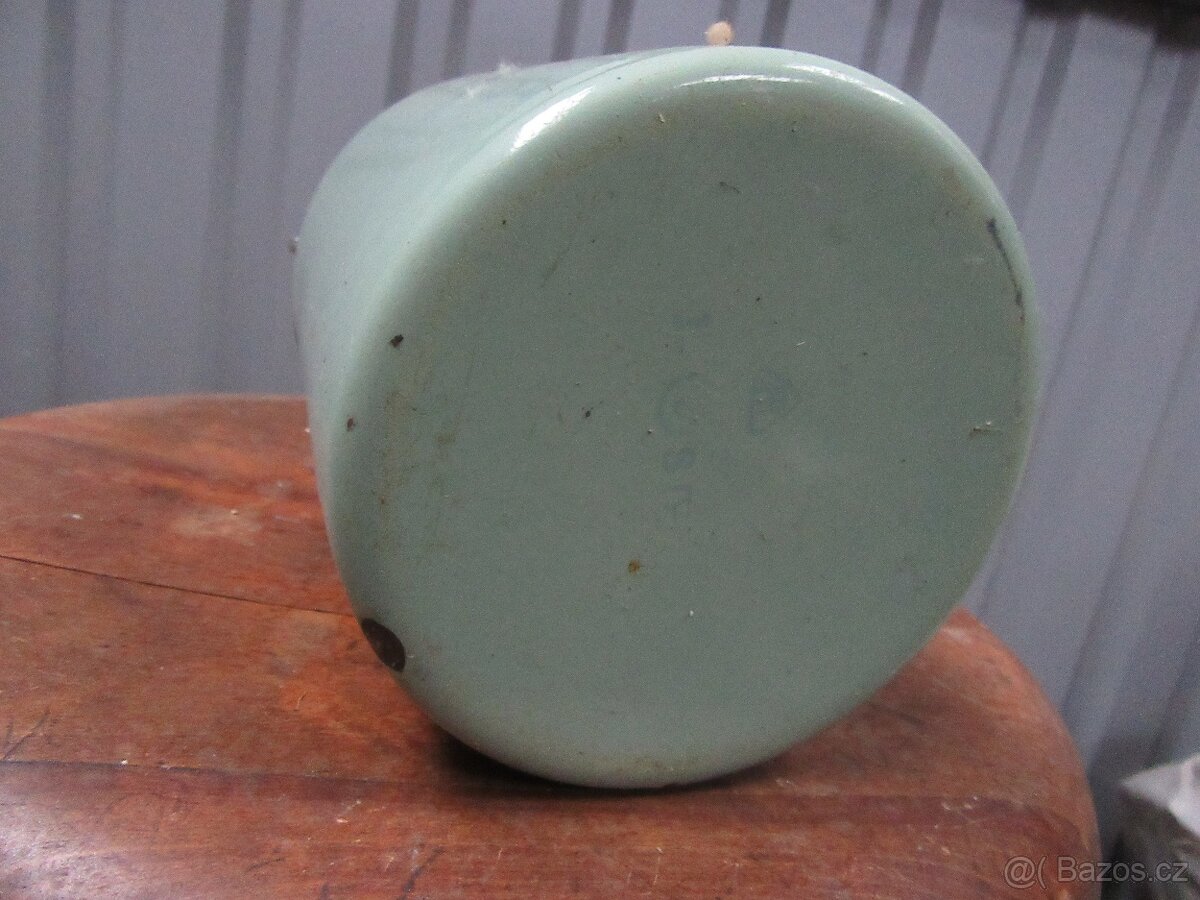 Nabízím krásnou starožitnou smaltovanou bandasku. Neteče. N - 5